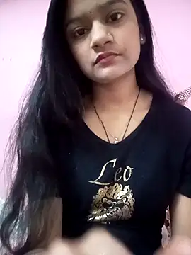 Snapshot of Tanu-00 chatting on 11.05.25 Tanu-00 online show from 11.05.25