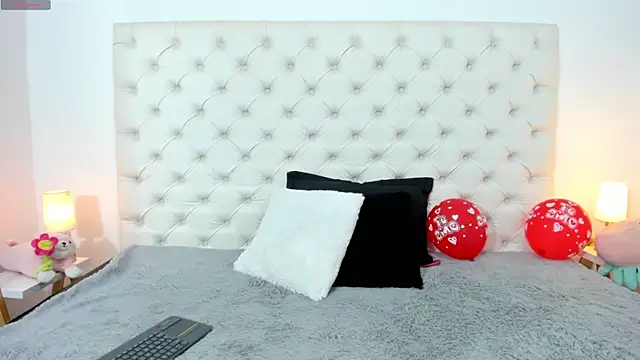 Snapshot of esmeralda06 chatting on 02.18.25 esmeralda06 online show from 02.18.25