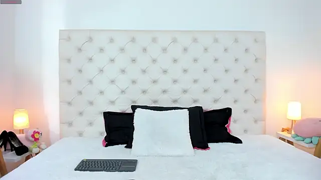 Snapshot of esmeralda06 chatting on 03.18.25 esmeralda06 online show from 03.18.25