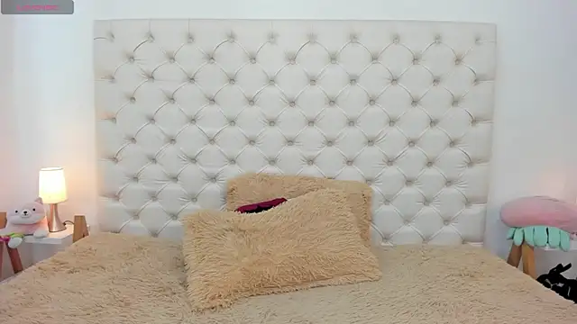 Snapshot of esmeralda06 chatting on 09.18.25 esmeralda06 online show from 09.18.25