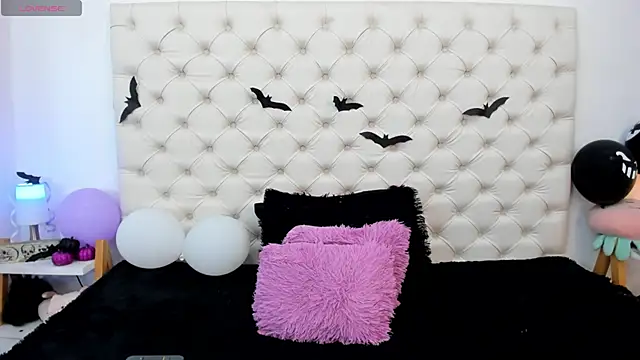 Snapshot of esmeralda06 chatting on 10.15.25 esmeralda06 online show from 10.15.25