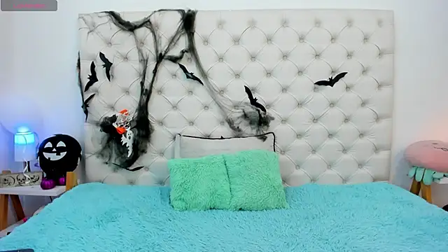 Snapshot of esmeralda06 chatting on 10.28.25 esmeralda06 online show from 10.28.25