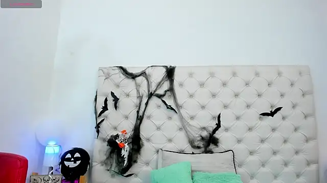 Snapshot of esmeralda06 chatting on 10.30.25 esmeralda06 online show from 10.30.25