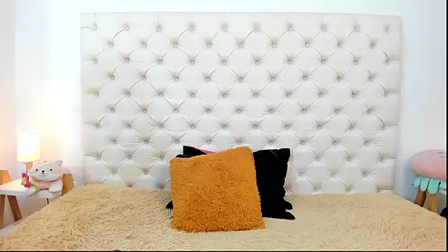 Snapshot of esmeralda06 chatting on 12.02.25 esmeralda06 online show from 12.02.25