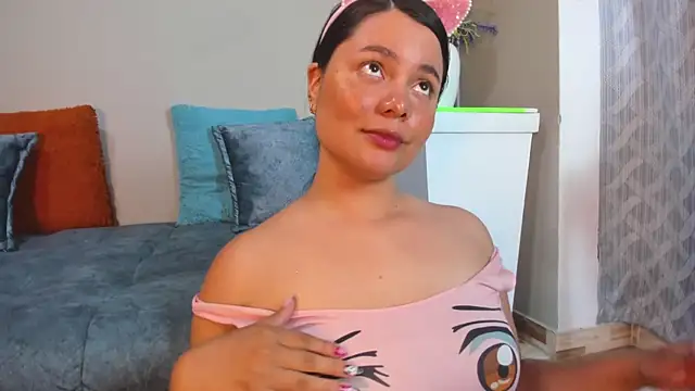 Snapshot of evaa_greey chatting on 10.24.25 evaa greey online show from 10.24.25