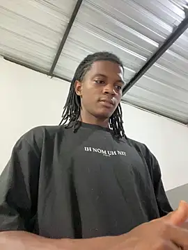 Snapshot of SlykaandpettterX chatting on 10.31.25 SlykaandpettterX online show from 10.31.25