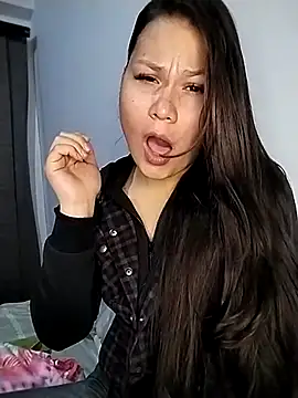 Snapshot of Vale_Saenzz chatting on 01.30.25 Vale Saenzz online show from 01.30.25