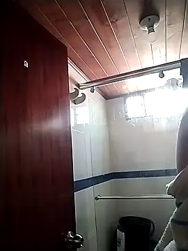 Snapshot of Vale_Saenzz chatting on 02.21.25 Vale Saenzz online show from 02.21.25