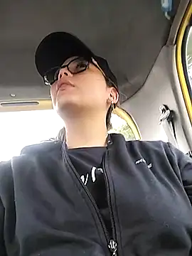 Snapshot of Vale_Saenzz chatting on 03.02.25 Vale Saenzz online show from 03.02.25