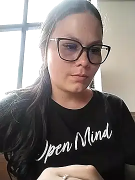 Snapshot of Vale_Saenzz chatting on 03.02.25 Vale Saenzz online show from 03.02.25