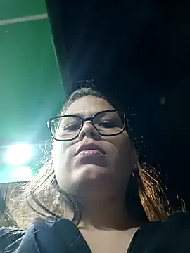 Snapshot of Vale_Saenzz chatting on 03.10.25 Vale Saenzz online show from 03.10.25