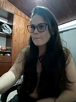 Snapshot of Vale_Saenzz chatting on 03.23.25 Vale Saenzz online show from 03.23.25