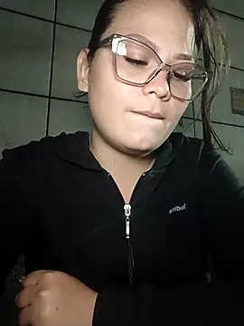 Snapshot of Vale_Saenzz chatting on 09.12.25 Vale Saenzz online show from 09.12.25