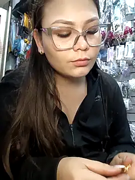 Snapshot of Vale_Saenzz chatting on 10.01.25 Vale Saenzz online show from 10.01.25