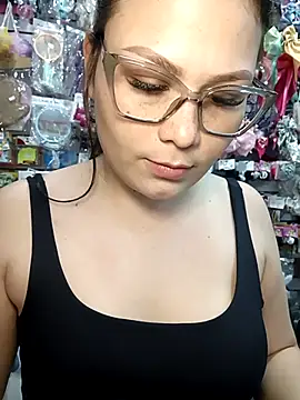 Snapshot of Vale_Saenzz chatting on 10.09.25 Vale Saenzz online show from 10.09.25