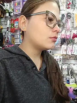 Snapshot of Vale_Saenzz chatting on 12.01.25 Vale Saenzz online show from 12.01.25