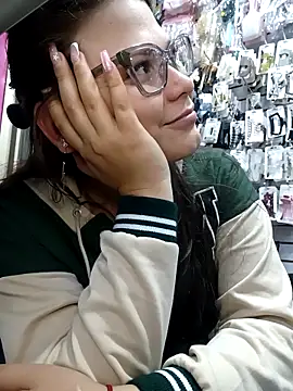 Snapshot of Vale_Saenzz chatting on 02.11.26 Vale Saenzz online show from 02.11.26