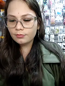 Snapshot of Vale_Saenzz chatting on 02.24.26 Vale Saenzz online show from 02.24.26