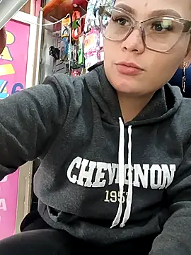 Snapshot of Vale_Saenzz chatting on 02.25.26 Vale Saenzz online show from 02.25.26