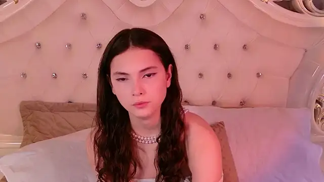 Snapshot of GIGI_DAV chatting on 11.04.25 GIGI DAV online show from 11.04.25