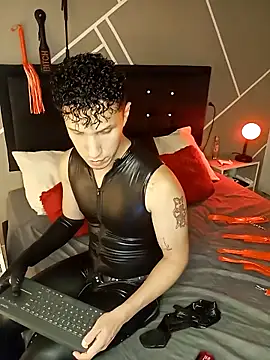 Snapshot of AngeloColleen chatting on 10.04.25 AngeloColleen online show from 10.04.25