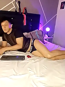 Snapshot of AngeloColleen chatting on 10.14.25 AngeloColleen online show from 10.14.25