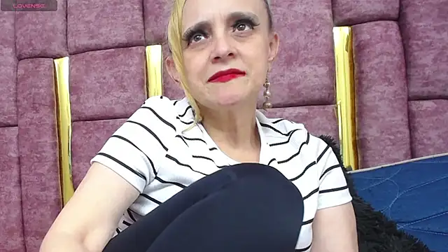 VICTORIAHANK  online show from 03.17.26