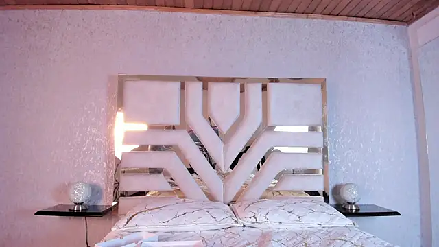 ElhaThomson online show from 10.06.25