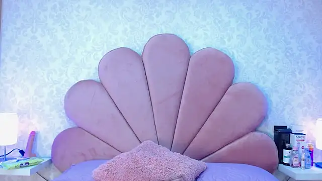 ElhaThomson online show from 11.10.25