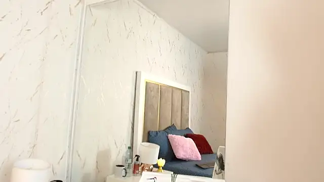 IsabelaWoods online show from 02.21.25