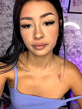 Snapshot of Miss_karol chatting on 11.30.25 Miss karol online show from 11.30.25