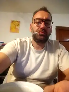 Snapshot of Hardasanut chatting on 11.04.25 Hardasanut online show from 11.04.25