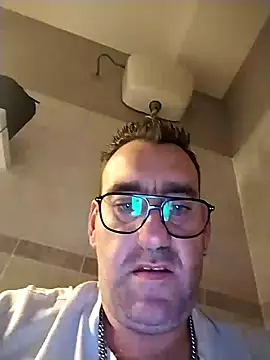 Snapshot of Hardasanut chatting on 11.10.25 Hardasanut online show from 11.10.25