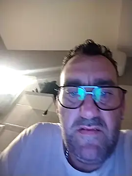 Snapshot of Hardasanut chatting on 11.14.25 Hardasanut online show from 11.14.25