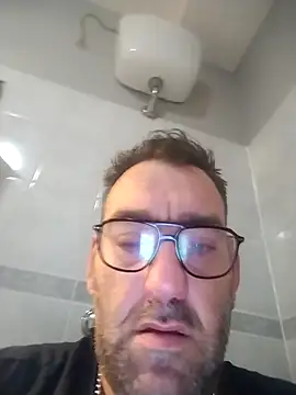 Snapshot of Hardasanut chatting on 11.16.25 Hardasanut online show from 11.16.25