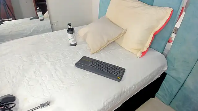 AlexxaSmall online show from 03.10.25