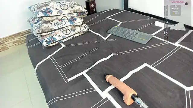 AlexxaSmall online show from 10.29.25