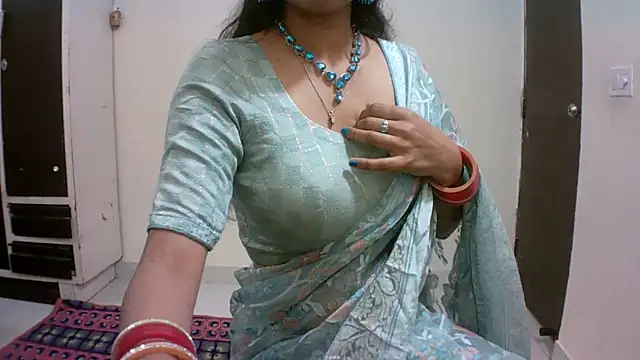 Snapshot of kajal__bhabhi_ chatting on 12.20.25 kajal bhabhi online show from 12.20.25