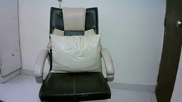 Snapshot of kajal__bhabhi_ chatting on 02.26.26 kajal bhabhi online show from 02.26.26