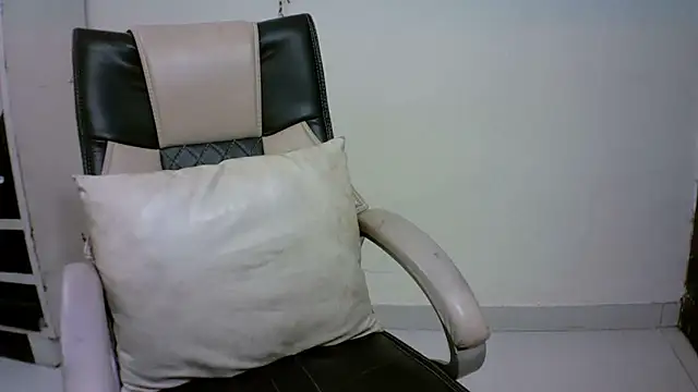 Snapshot of kajal__bhabhi_ chatting on 03.13.26 kajal bhabhi online show from 03.13.26