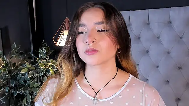 Snapshot of Shanntal_ chatting on 11.22.25 Shanntal online show from 11.22.25