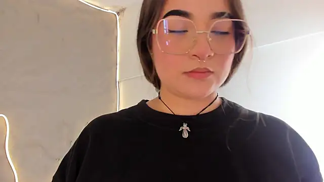 Snapshot of Shanntal_ chatting on 02.25.26 Shanntal online show from 02.25.26