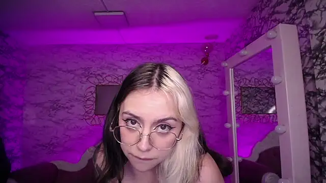 Hela v online show from 03.03.25