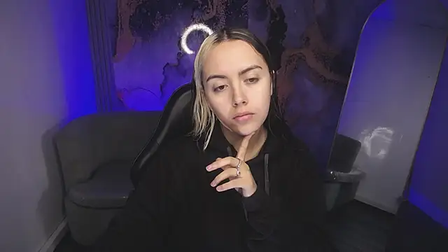 Hela v online show from 11.08.25