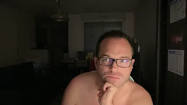 Snapshot of Funnyjul31 chatting on 10.27.25 Funnyjul31 online show from 10.27.25