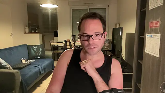 Snapshot of Funnyjul31 chatting on 11.21.25 Funnyjul31 online show from 11.21.25