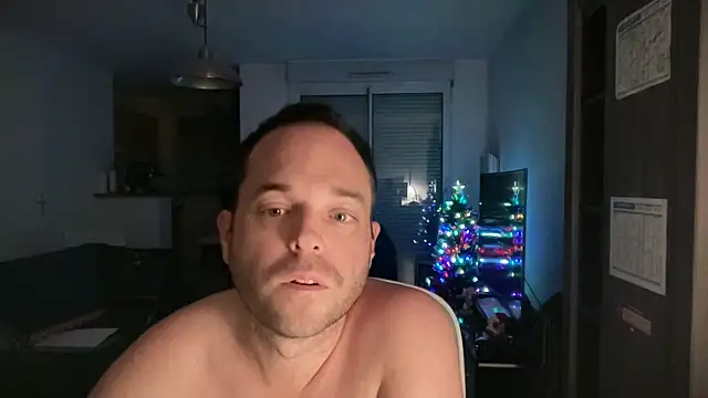 Snapshot of Funnyjul31 chatting on 12.05.25 Funnyjul31 online show from 12.05.25