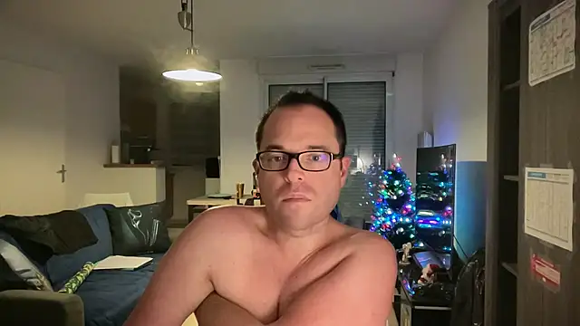 Snapshot of Funnyjul31 chatting on 12.14.25 Funnyjul31 online show from 12.14.25