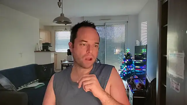 Snapshot of Funnyjul31 chatting on 12.21.25 Funnyjul31 online show from 12.21.25