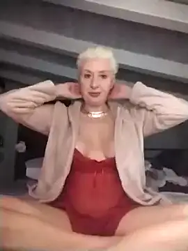 Snapshot of divinaerotica chatting on 02.26.25 divinaerotica online show from 02.26.25